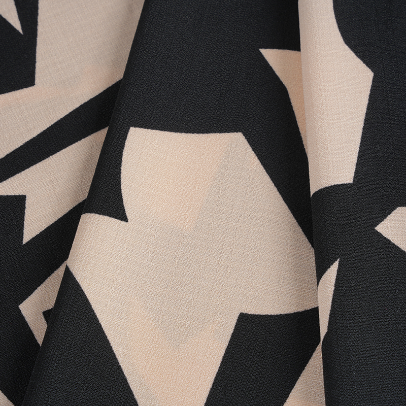 5068 Linglong Cannabis Pink et Black Print Fabric