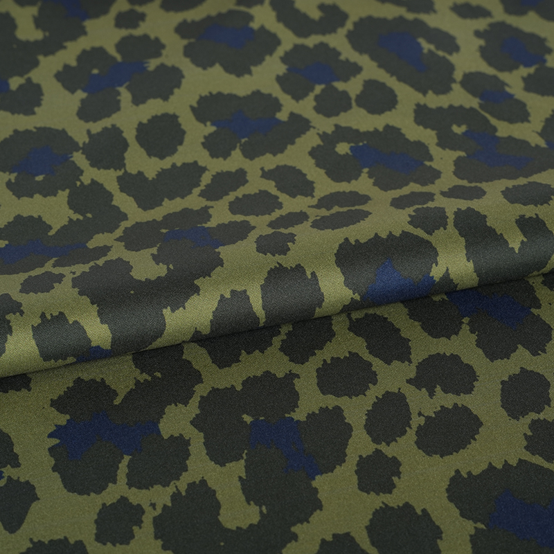 230T High Proten Pongee Large Pardus Print Fabrica